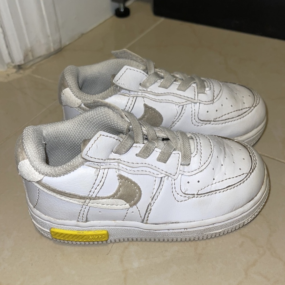 Kids white Nike sneakers size us 7C